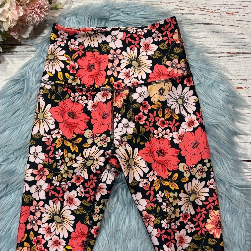 Beyond Yoga Scarlet Gardenia Midi High Rise Floral Leggings - Picture 3 of 7